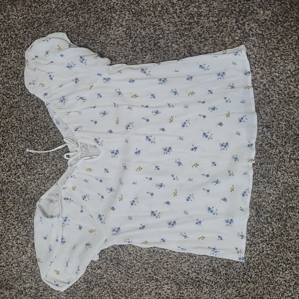 Medium floral blouse